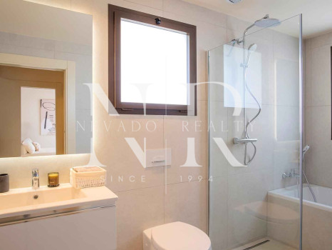 Villa en Estepona Este en comunidad cerrada en primera línea de playa en venta