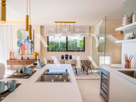 Villa en Estepona Este en comunidad cerrada en primera línea de playa en venta