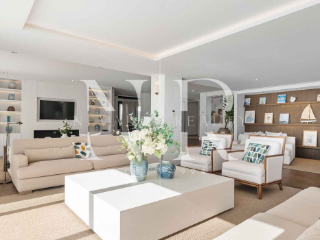 Villa en Los Naranjos Golf Club en primera línea de golf en venta