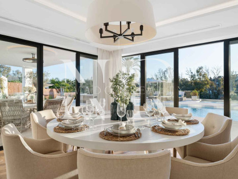 Villa en Los Naranjos Golf Club en primera línea de golf en venta