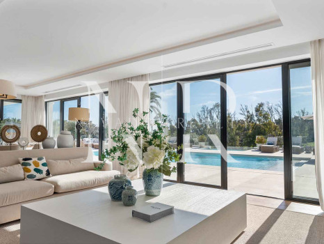 Villa en Los Naranjos Golf Club en primera línea de golf en venta