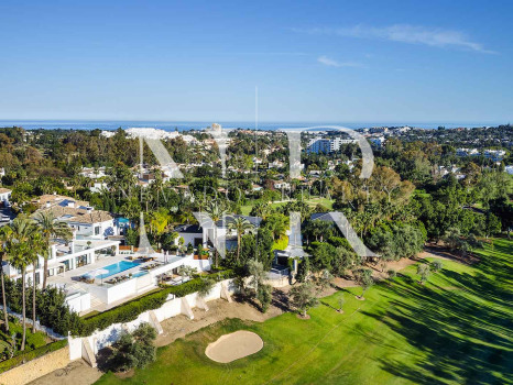 Villa en Los Naranjos Golf Club en primera línea de golf en venta