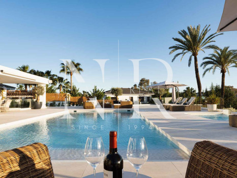 Villa en Los Naranjos Golf Club en primera línea de golf en venta