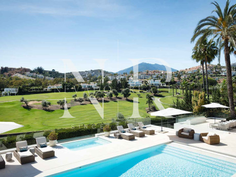 Villa en Los Naranjos Golf Club en primera línea de golf en venta