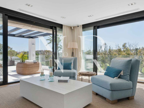 Villa en Los Naranjos Golf Club en primera línea de golf en venta