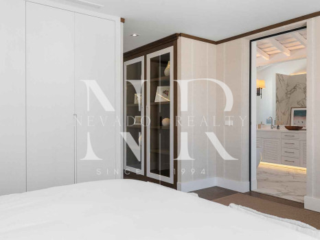 Villa en Los Naranjos Golf Club en primera línea de golf en venta