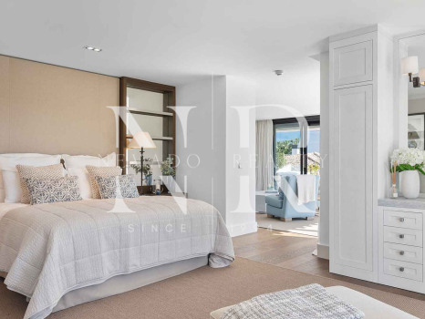 Villa en Los Naranjos Golf Club en primera línea de golf en venta