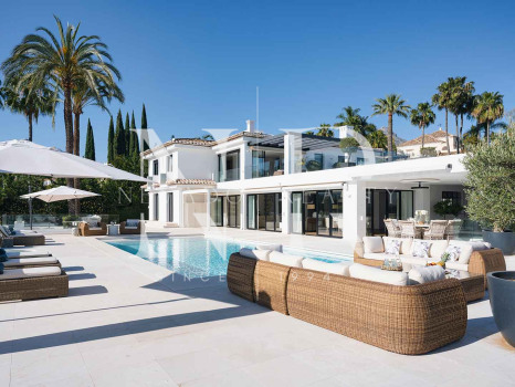 Villa en Los Naranjos Golf Club en primera línea de golf en venta