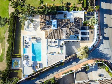 Villa en Los Naranjos Golf Club en primera línea de golf en venta