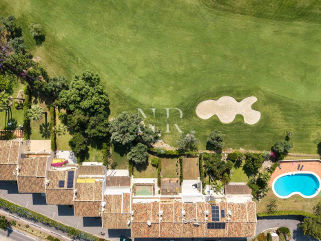 Adosada en Urbanización Los Olivos en primera línea de golf en venta