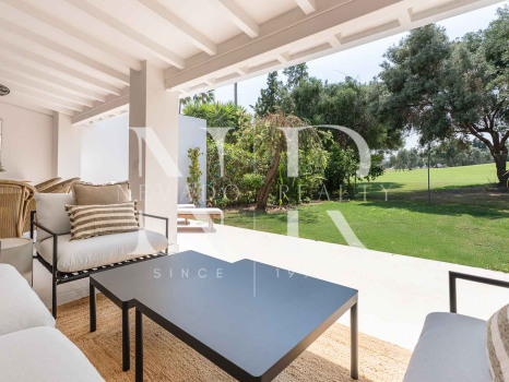 Adosada en Urbanización Los Olivos en primera línea de golf en venta