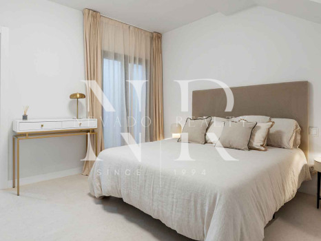 Adosada en Urbanización Los Olivos en primera línea de golf en venta