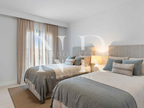 Adosada en Urbanización Los Olivos en primera línea de golf en venta