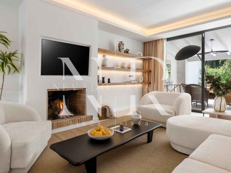 Adosada en Urbanización Los Olivos en primera línea de golf en venta