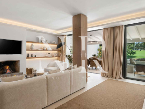 Adosada en Urbanización Los Olivos en primera línea de golf en venta