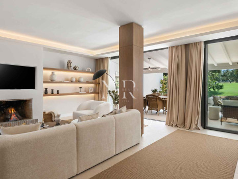 Adosada en Urbanización Los Olivos en primera línea de golf en venta
