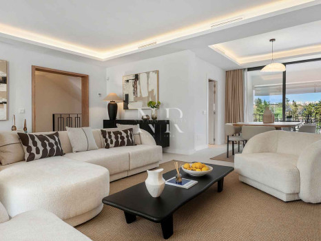 Adosada en Urbanización Los Olivos en primera línea de golf en venta
