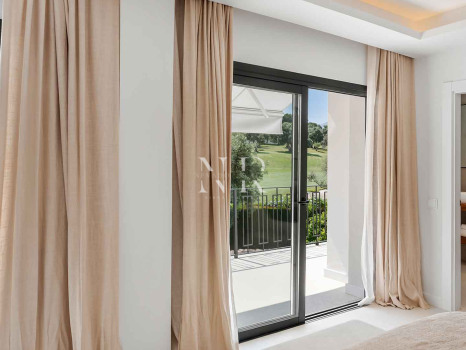 Adosada en Urbanización Los Olivos en primera línea de golf en venta