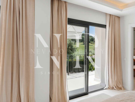 Adosada en Urbanización Los Olivos en primera línea de golf en venta