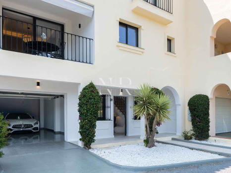 Adosada en Urbanización Los Olivos en primera línea de golf en venta