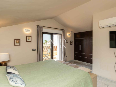 Villa with pool in Bahía de Marbella for long-term rental