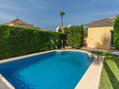 Villa with pool in Bahía de Marbella for long-term rental