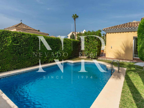 Villa with pool in Bahía de Marbella for long-term rental
