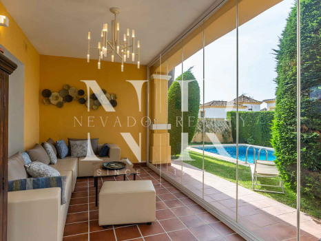 Villa with pool in Bahía de Marbella for long-term rental