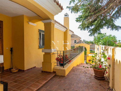 Villa with pool in Bahía de Marbella for long-term rental
