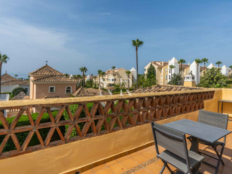 Villa with pool in Bahía de Marbella for long-term rental