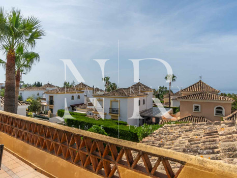 Villa with pool in Bahía de Marbella for long-term rental