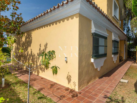 Villa with pool in Bahía de Marbella for long-term rental