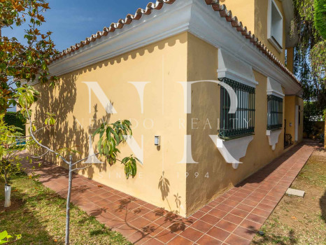 Villa with pool in Bahía de Marbella for long-term rental