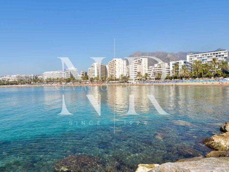 Appartement à vendre dans le centre-ville de Marbella, en deuxième ligne de plage