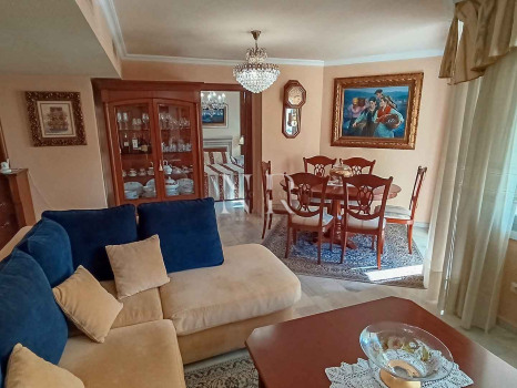Apartment for sale in Marbella city center on the second line of the beach