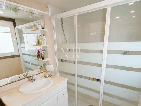 Apartment for sale in Marbella city center on the second line of the beach