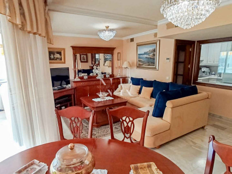 Apartment for sale in Marbella city center on the second line of the beach