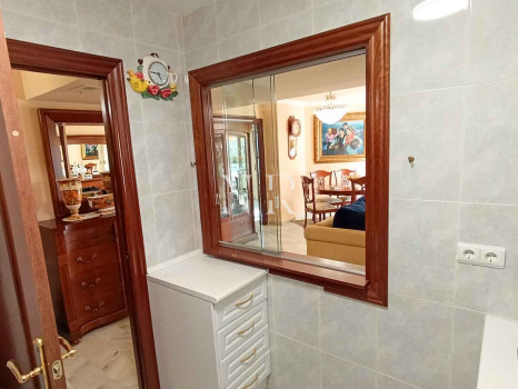 Apartment for sale in Marbella city center on the second line of the beach