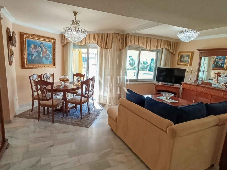 Apartment for sale in Marbella city center on the second line of the beach