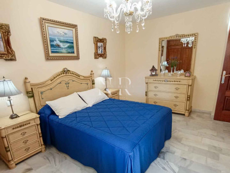 Apartment for sale in Marbella city center on the second line of the beach