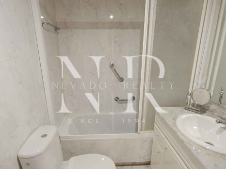 Appartement à vendre dans le centre-ville de Marbella, en deuxième ligne de plage