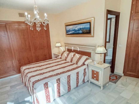 Apartment for sale in Marbella city center on the second line of the beach