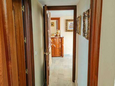 Apartment for sale in Marbella city center on the second line of the beach