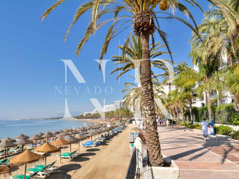 Appartement à vendre dans le centre-ville de Marbella, en deuxième ligne de plage
