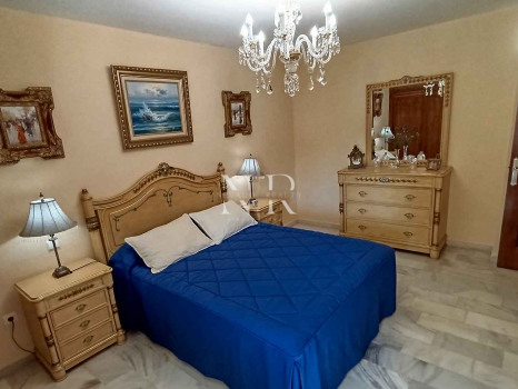 Apartment for sale in Marbella city center on the second line of the beach