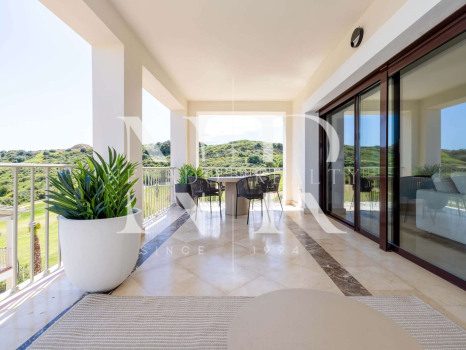 Townhouse in Estepona West on the golf course front line for sale