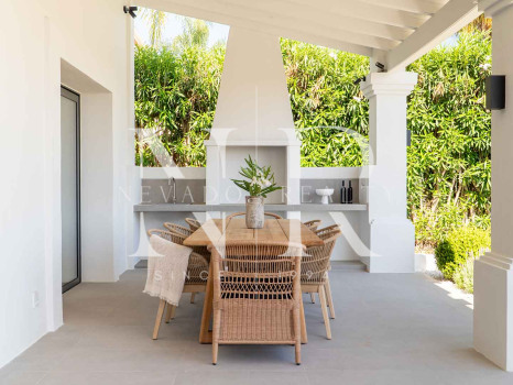 Villa in Los Naranjos Golf with sea views for sale