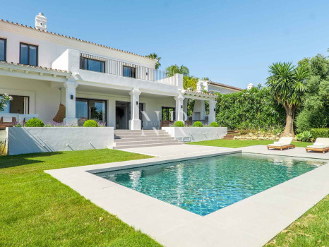 Villa à Los Naranjos Golf avec vue sur la mer à vendre