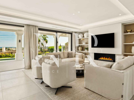Villa in Los Naranjos Golf with sea views for sale