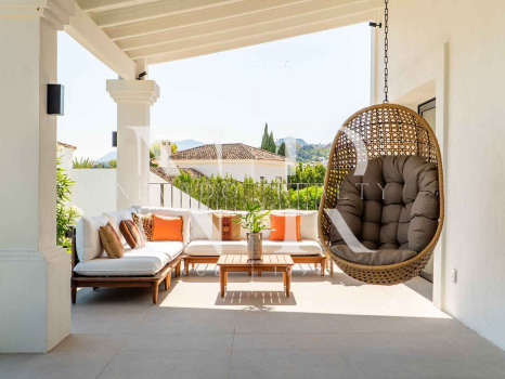 Villa in Los Naranjos Golf with sea views for sale
